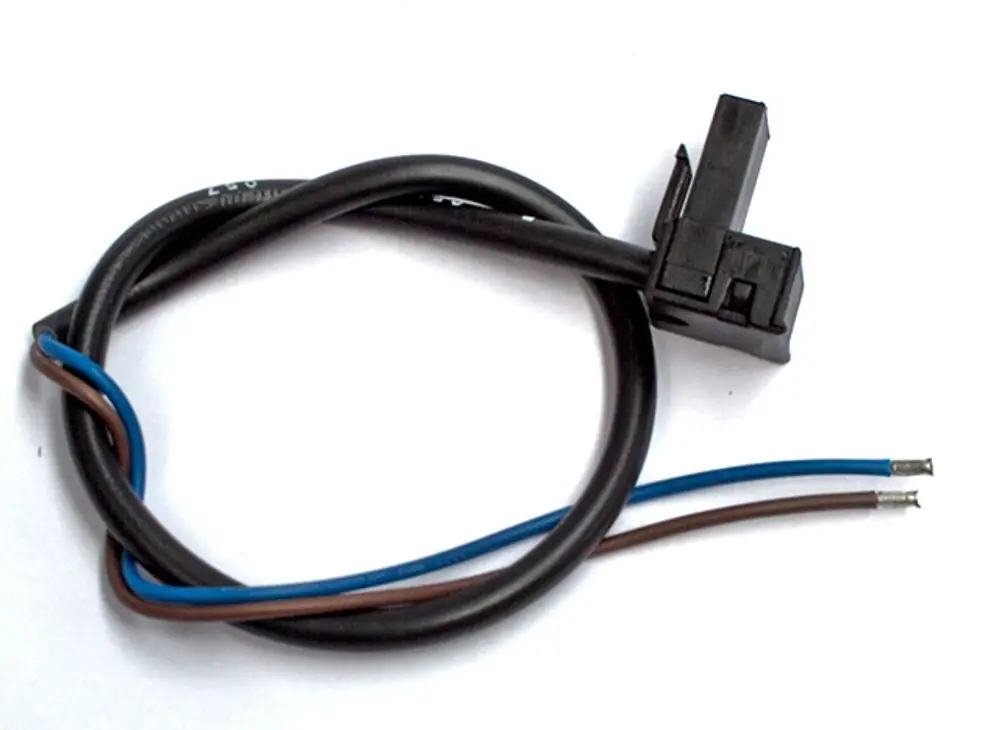 Stecker mit Kabel von Daikin für Zündtrafo, geeignet für Öl-Brennwertsysteme. Enthält drei Drähte in verschiedenen Farben.
